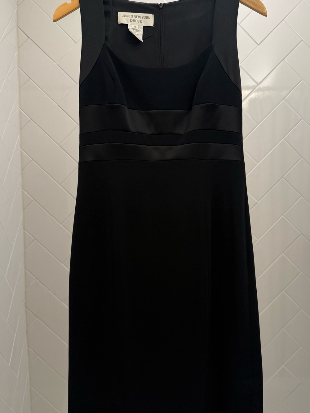 Jones New York Black Sleeveless Midi Dress with Satin Accents